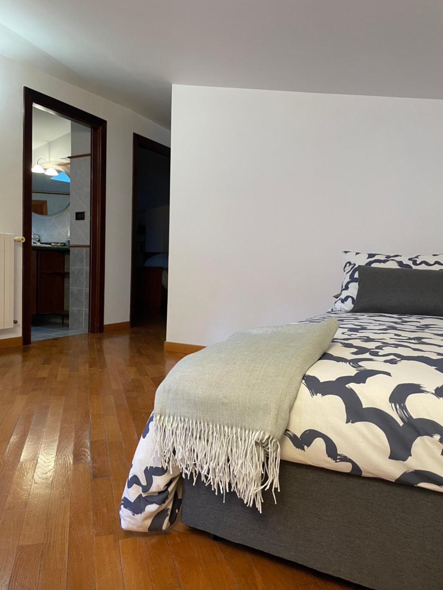 La Casa Nel Cortile Apartment กัสเตลบูโอโน ภายนอก รูปภาพ