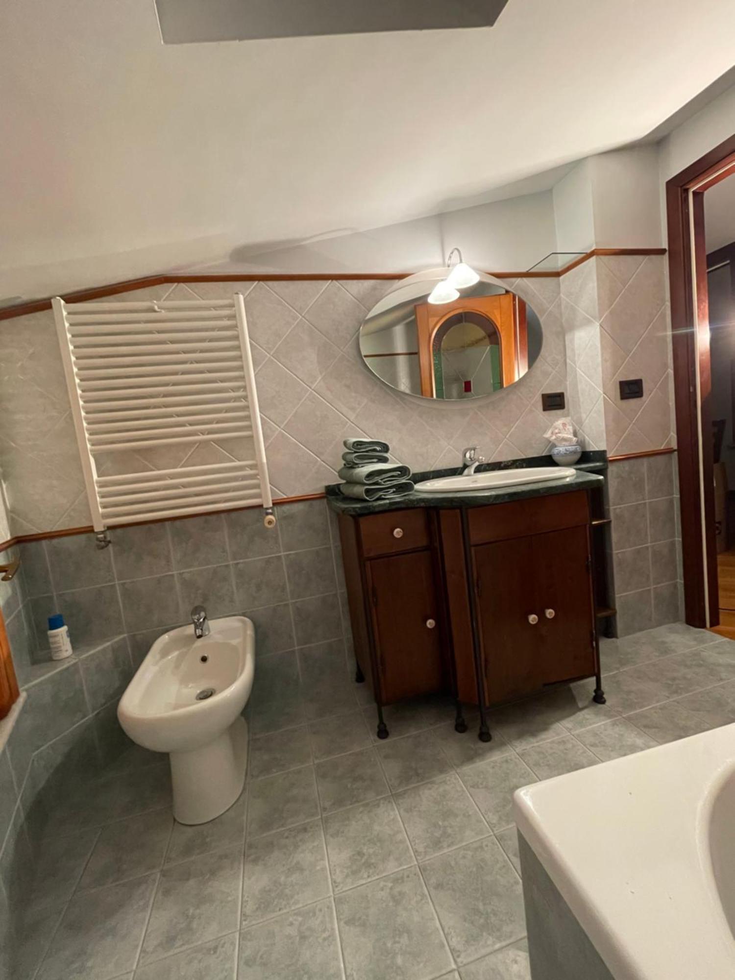 La Casa Nel Cortile Apartment กัสเตลบูโอโน ภายนอก รูปภาพ