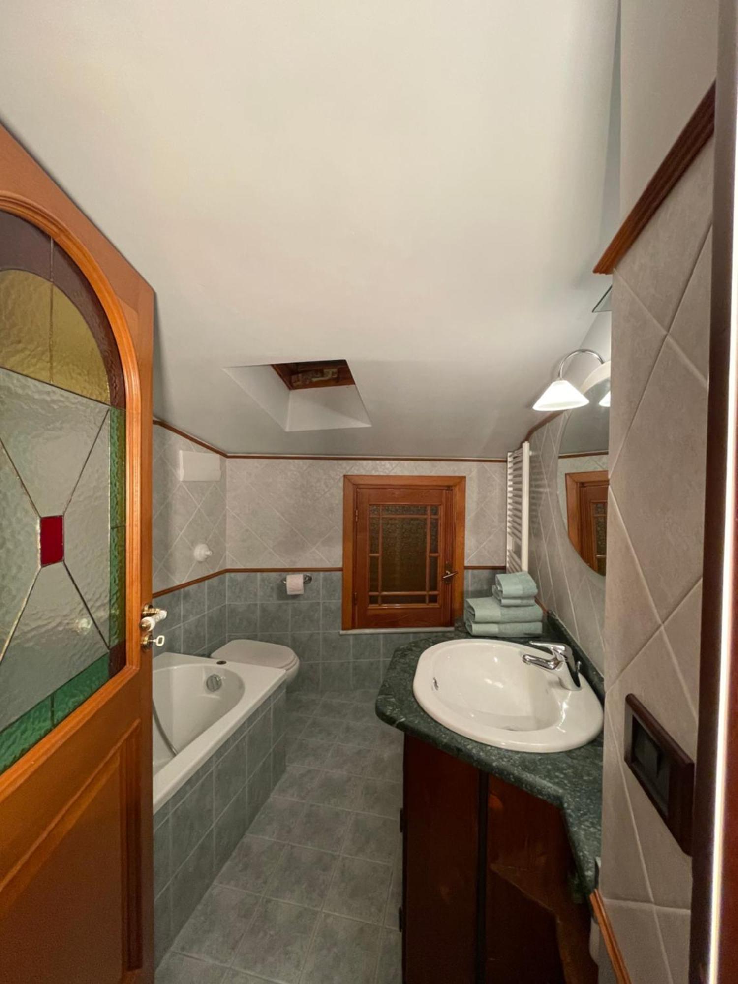 La Casa Nel Cortile Apartment กัสเตลบูโอโน ภายนอก รูปภาพ